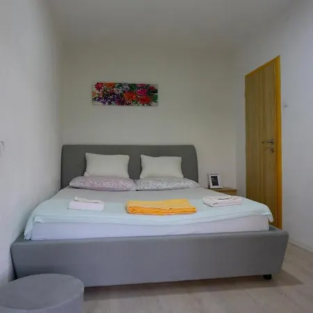 Ukropina Apartment *