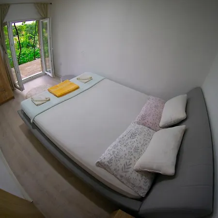 Ukropina Apartment *