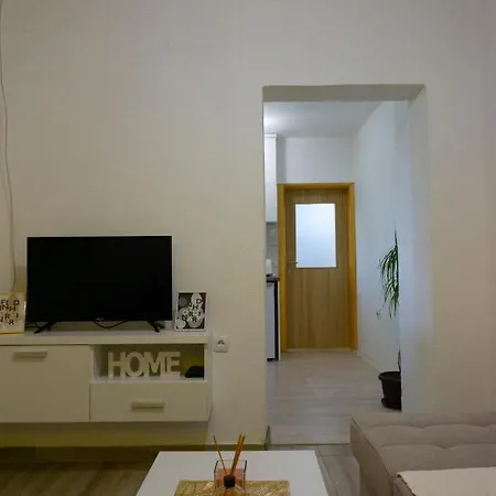 Ukropina Apartment *